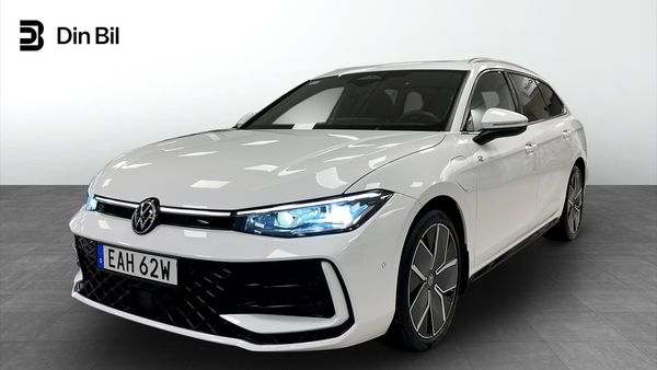 Volkswagen Passat Laddhybrid R-Line Drag/Harman/Soltak/Värmare/19tum - 2025