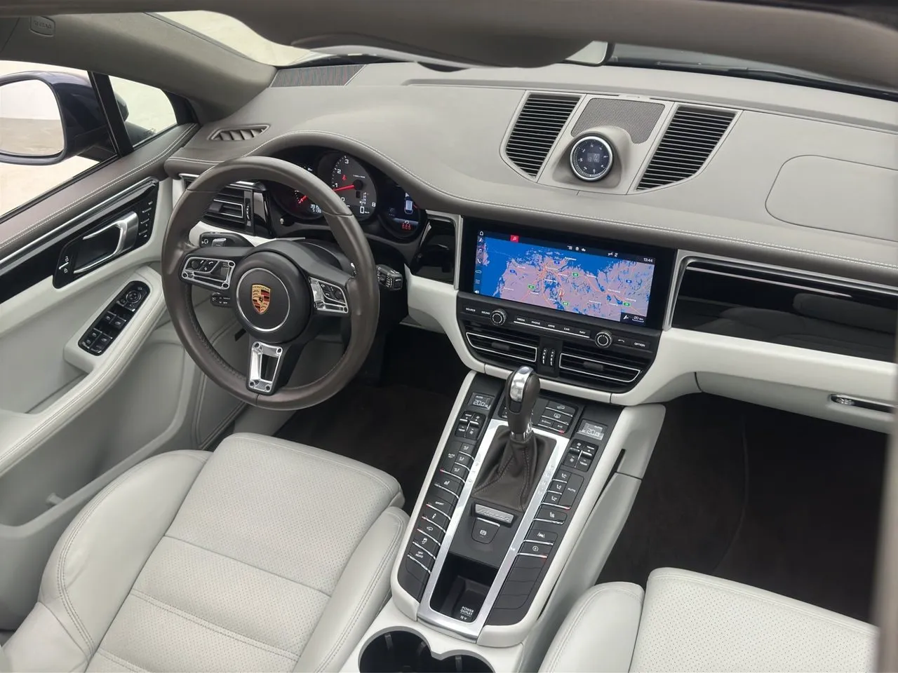 Vehicle image 33