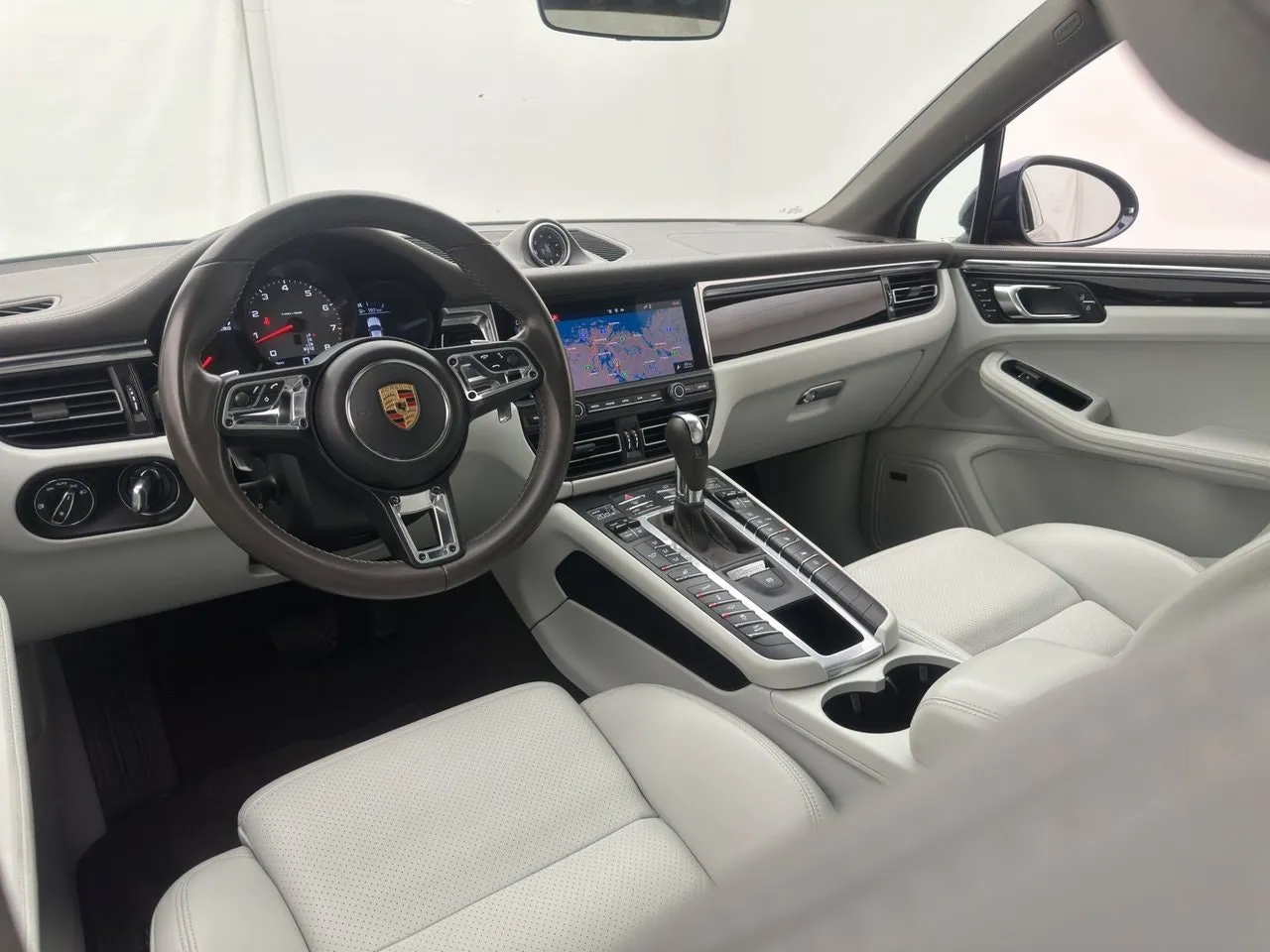 Vehicle image 32