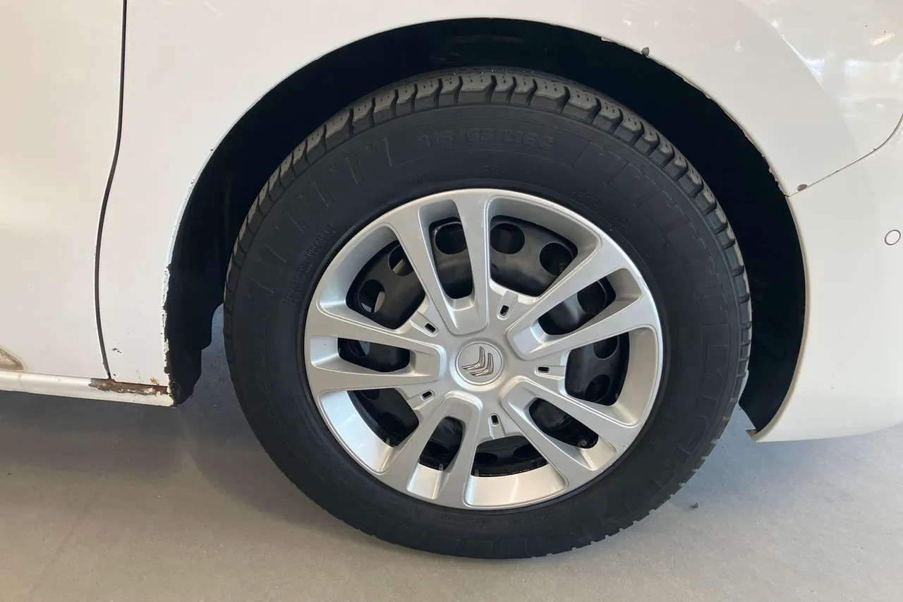 Vehicle image 20