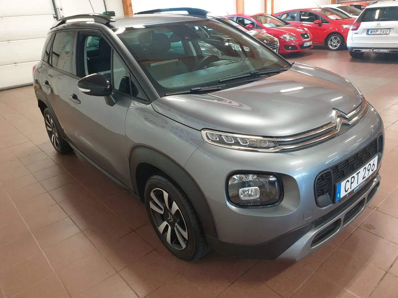 Vehicle image 5