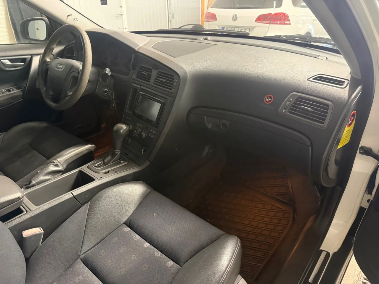 Vehicle image 14