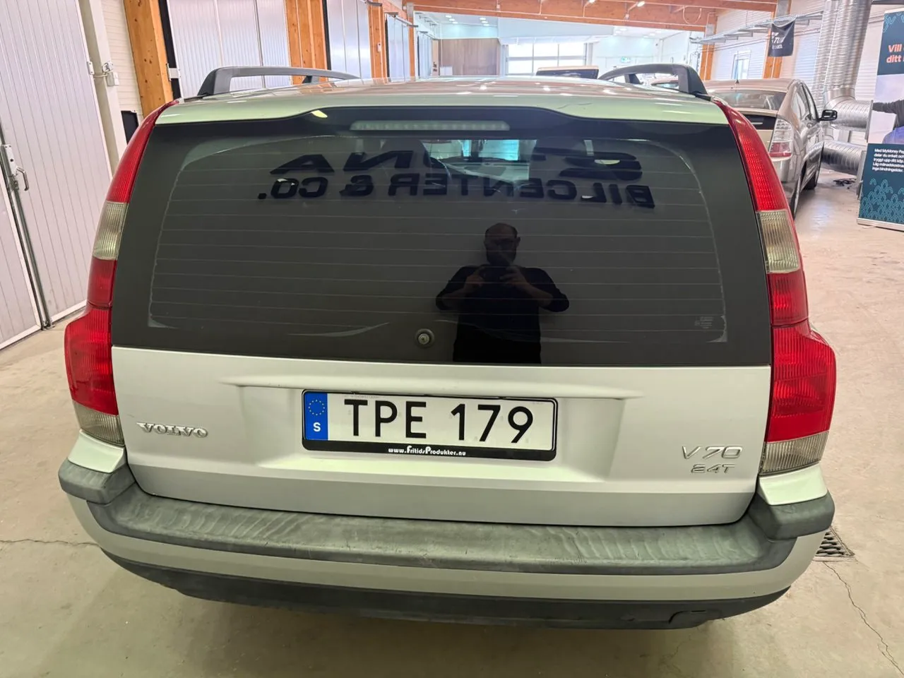 Vehicle image 10