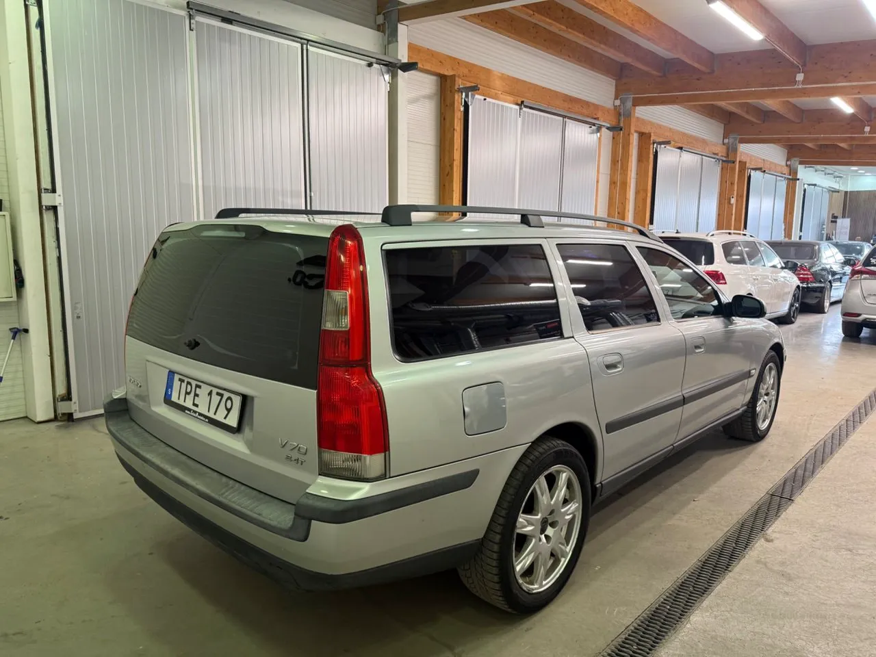 Vehicle image 9
