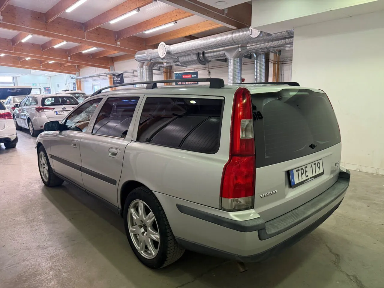 Vehicle image 8