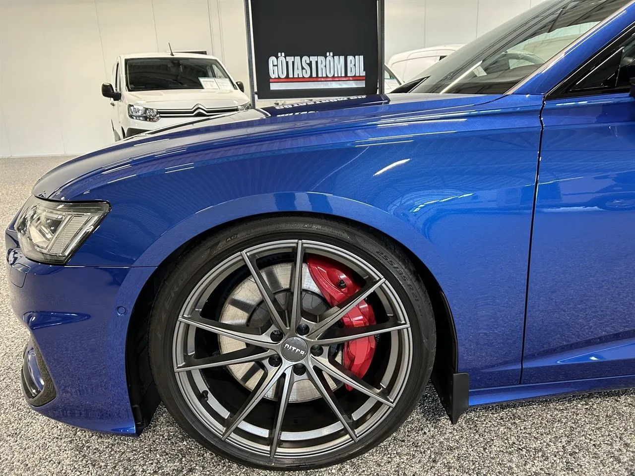 Vehicle image 9