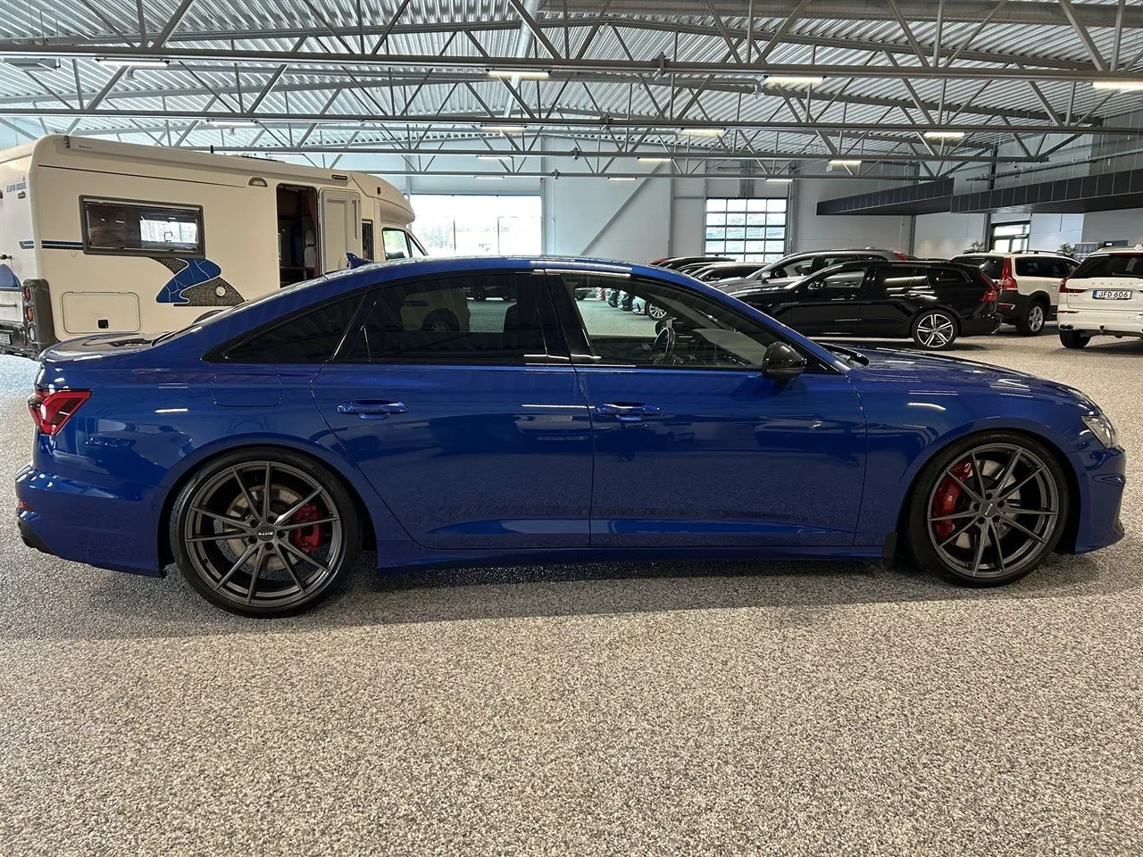 Vehicle image 6