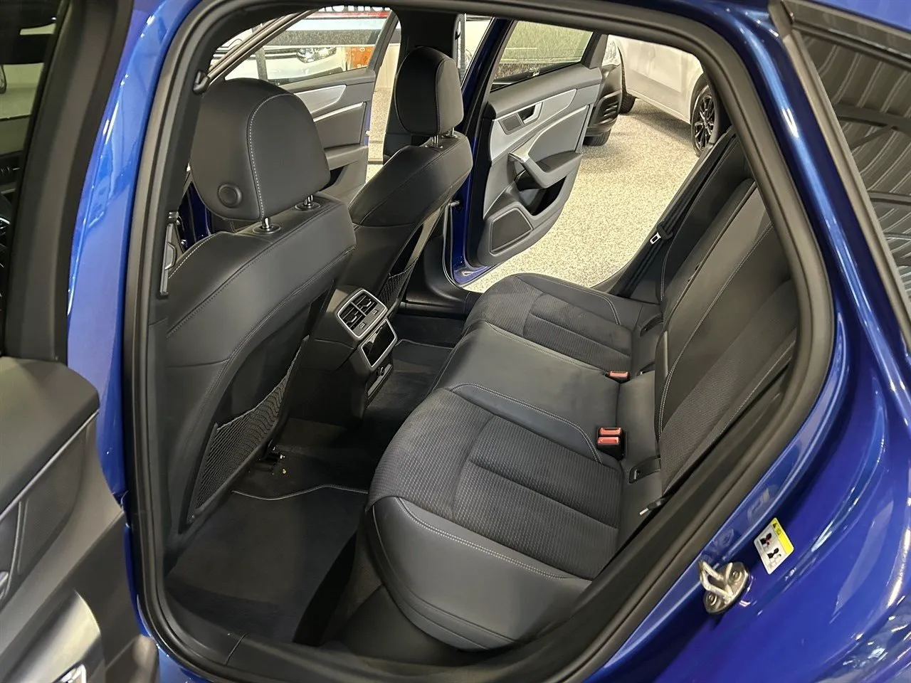 Vehicle image 14