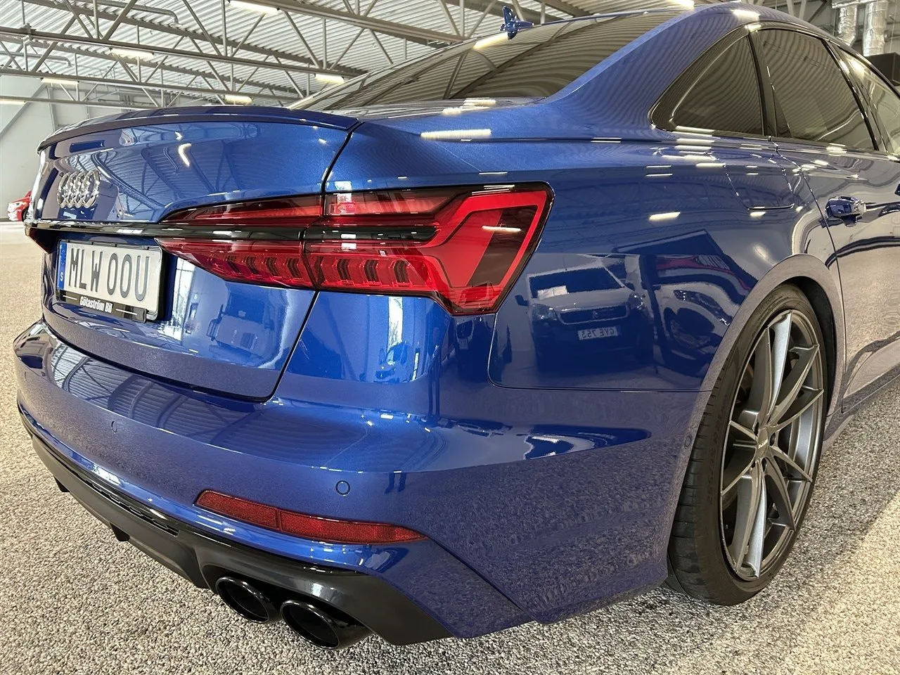 Vehicle image 7