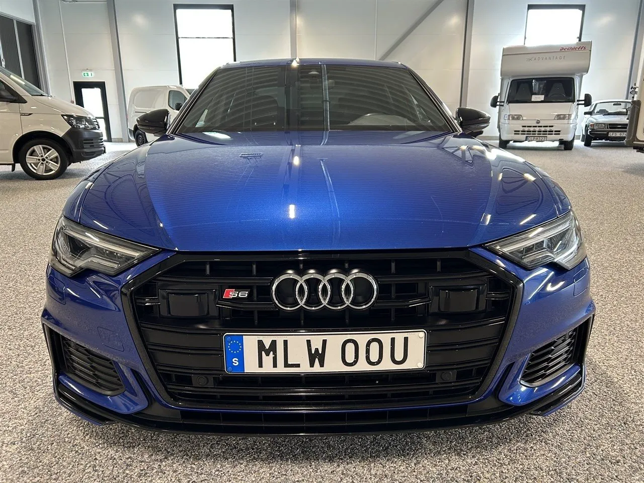 Vehicle image 10