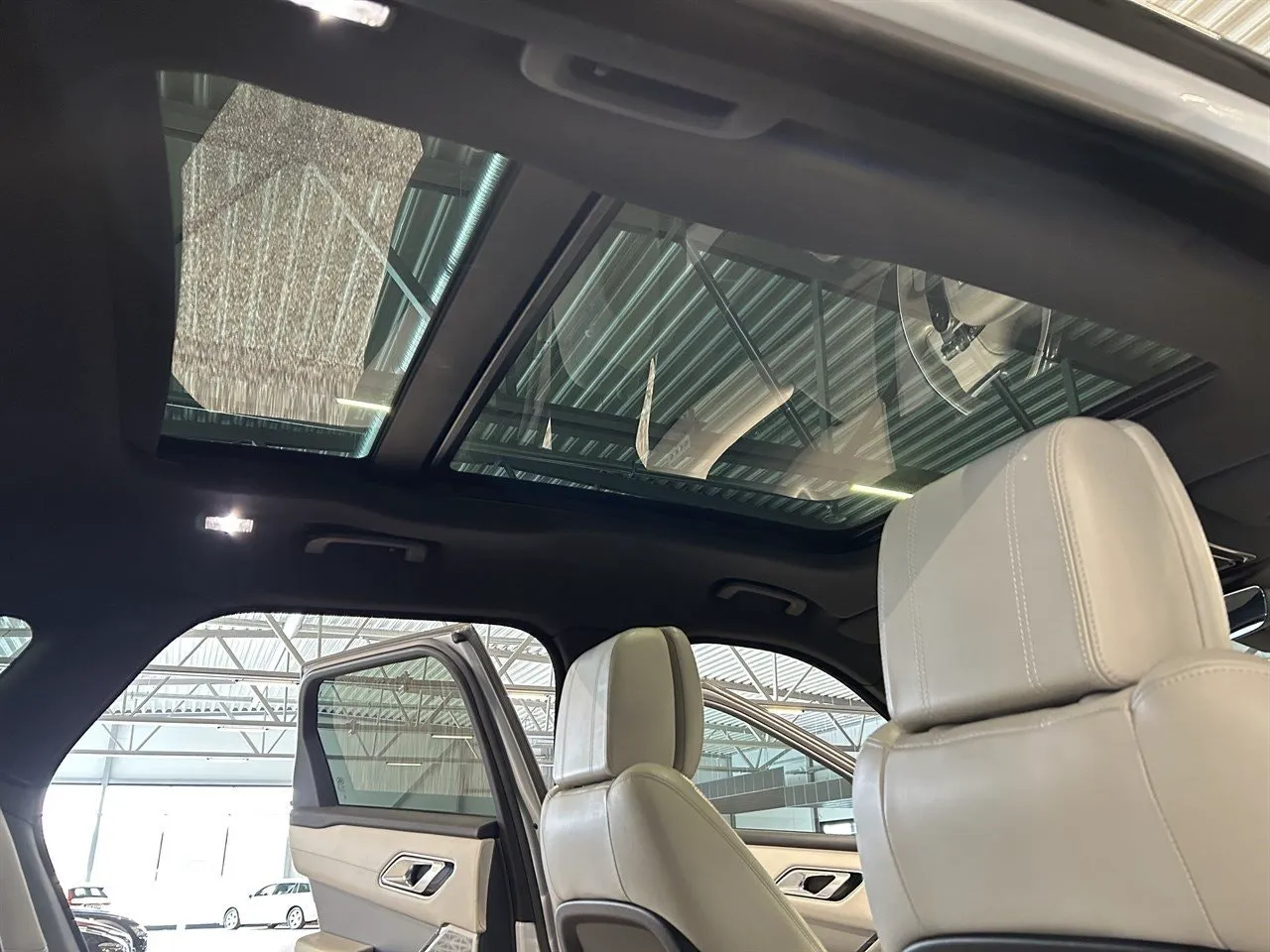 Vehicle image 16