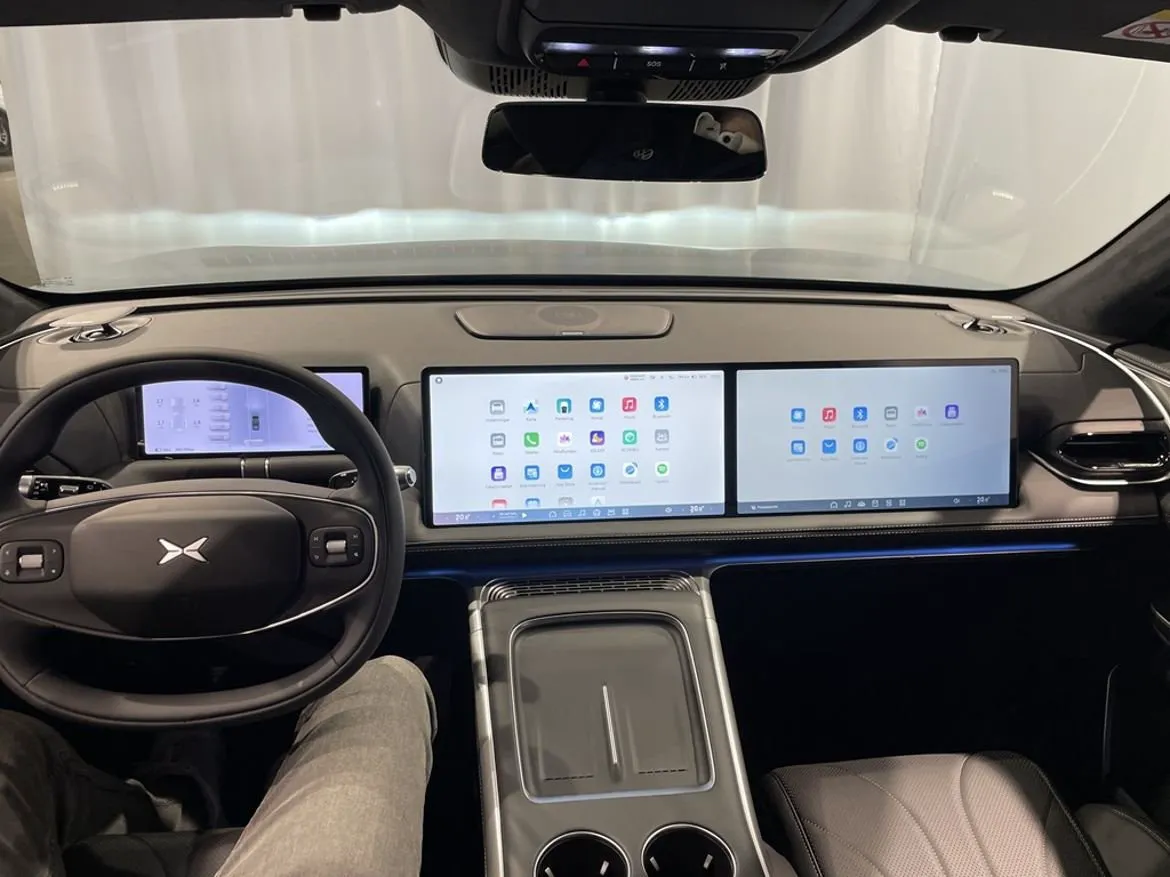 Vehicle image 18