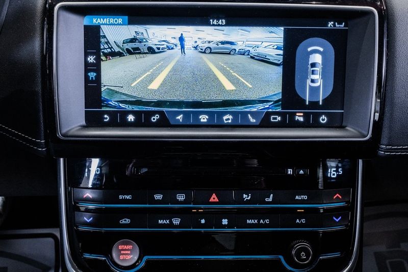 Jaguar XE bild 22