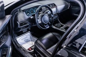 Jaguar XE bild 11