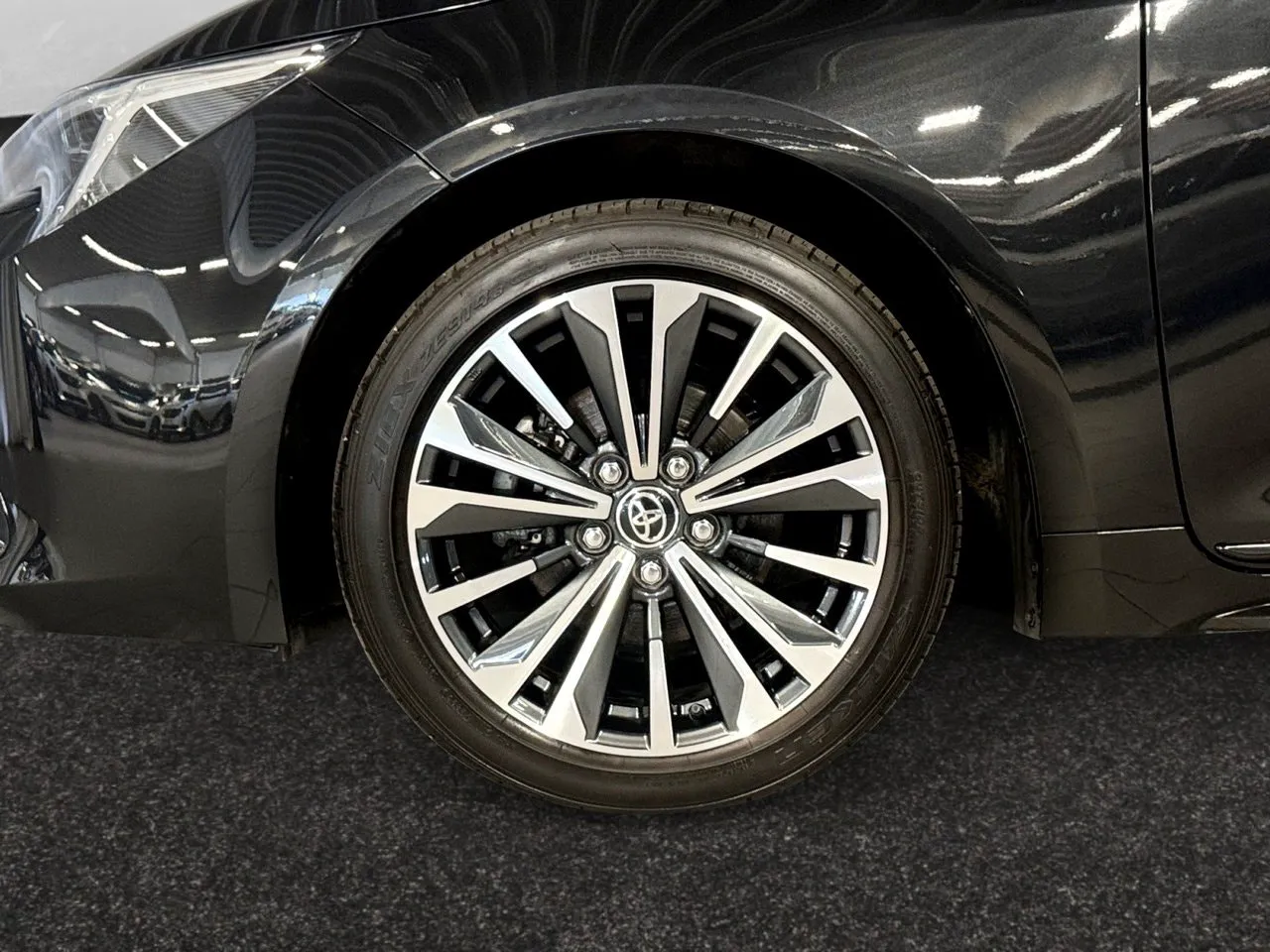 Vehicle image 14