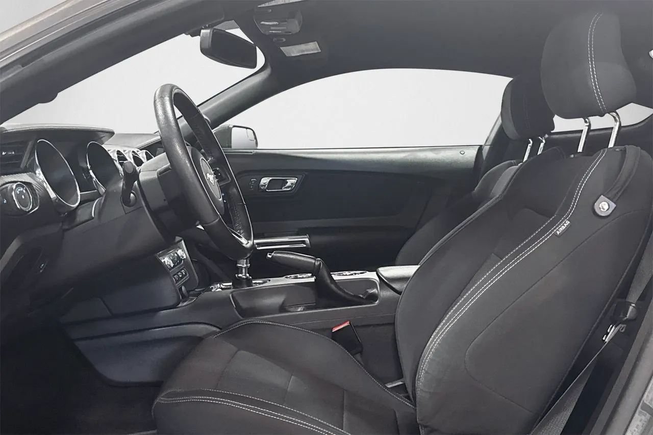Vehicle image 18