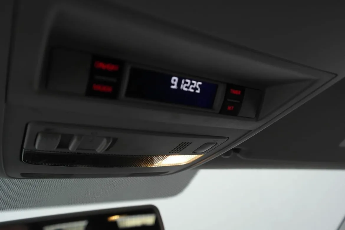 Vehicle image 18