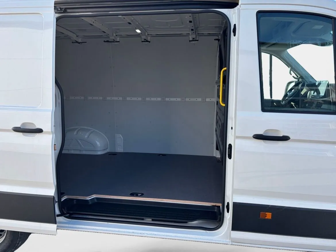 Vehicle image 18