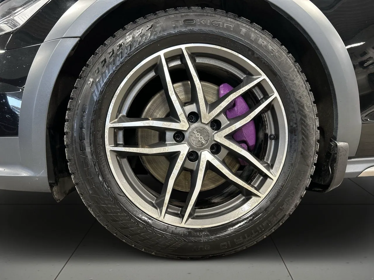 Vehicle image 13