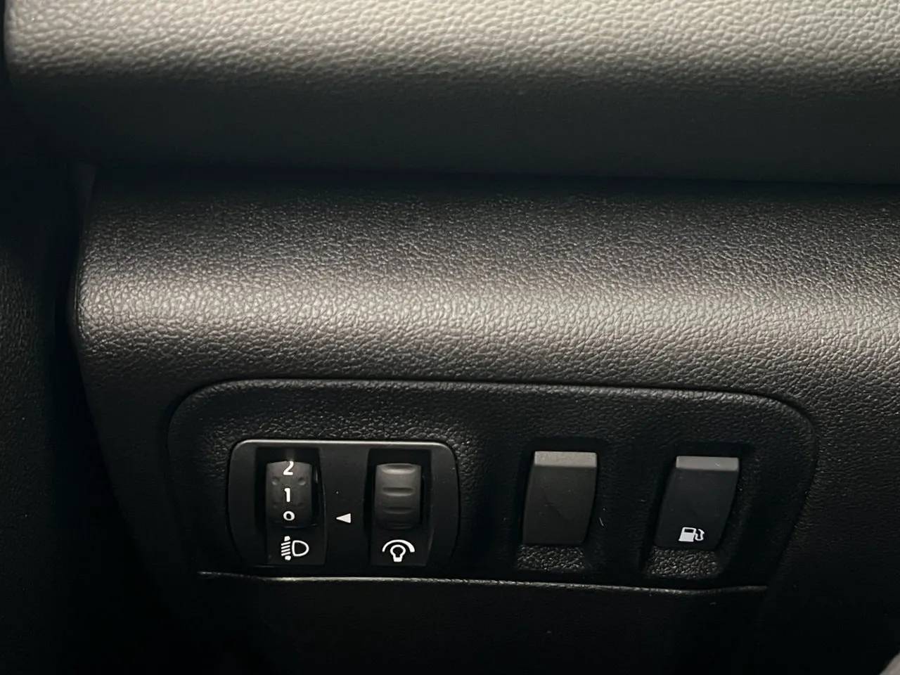Vehicle image 27