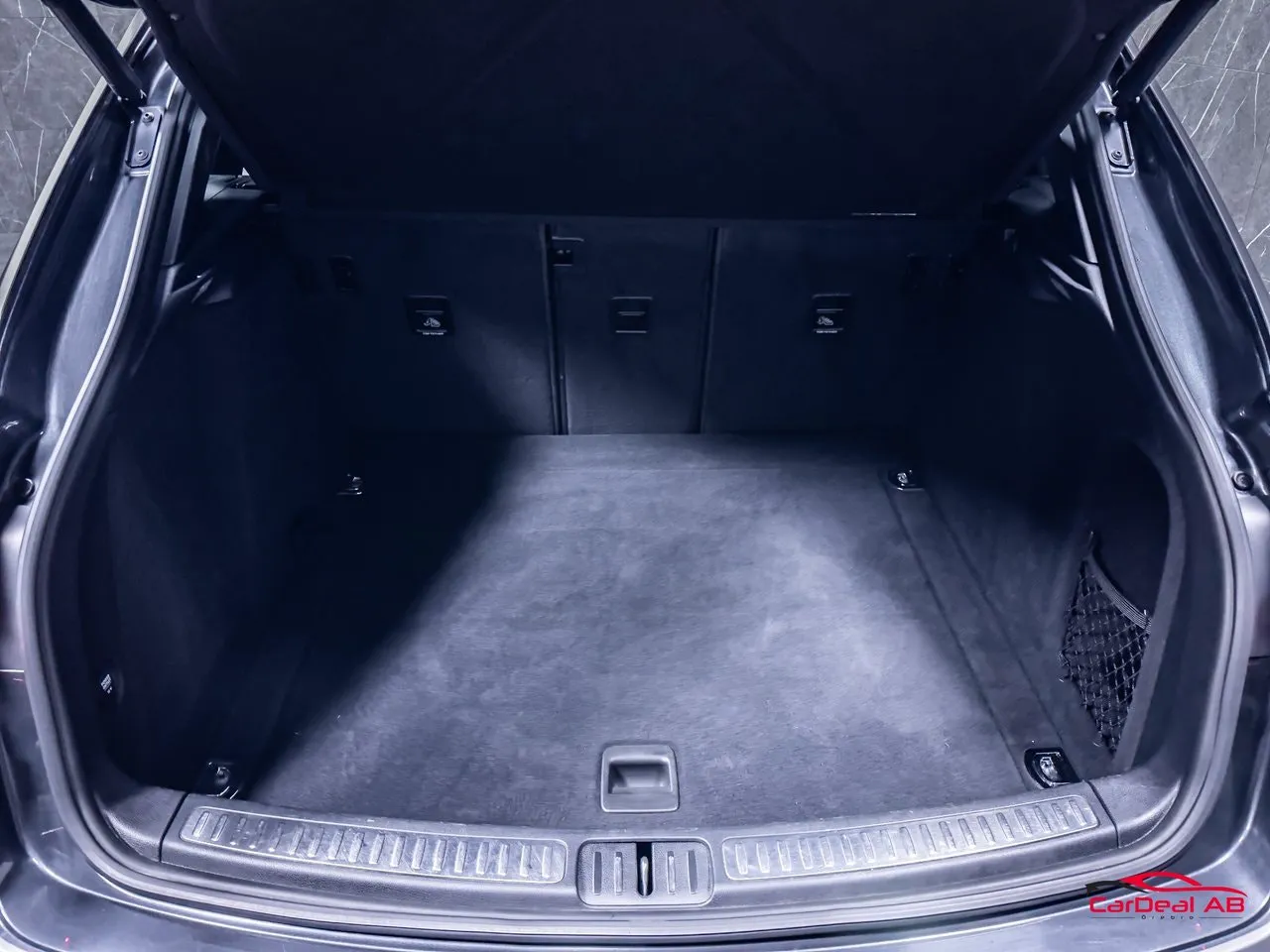 Vehicle image 16