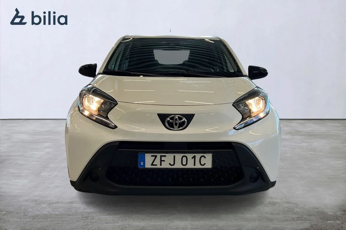 Vehicle image 5