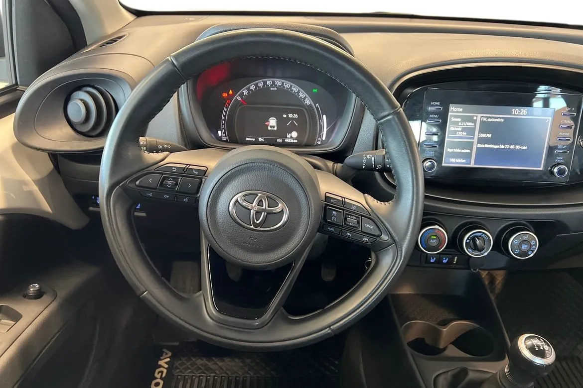 Vehicle image 9