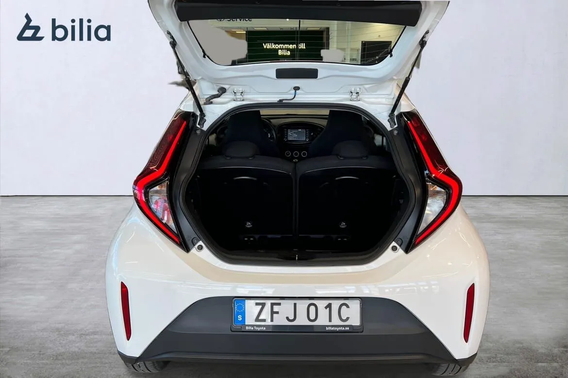 Vehicle image 10