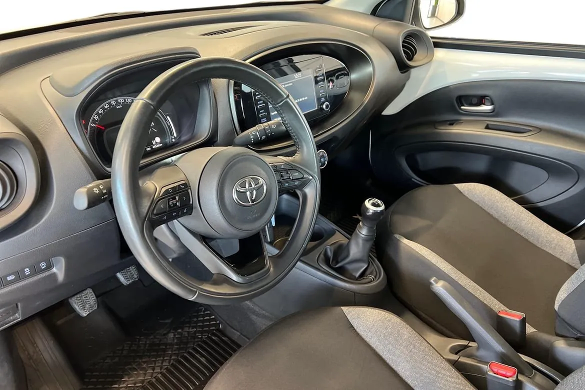 Vehicle image 12