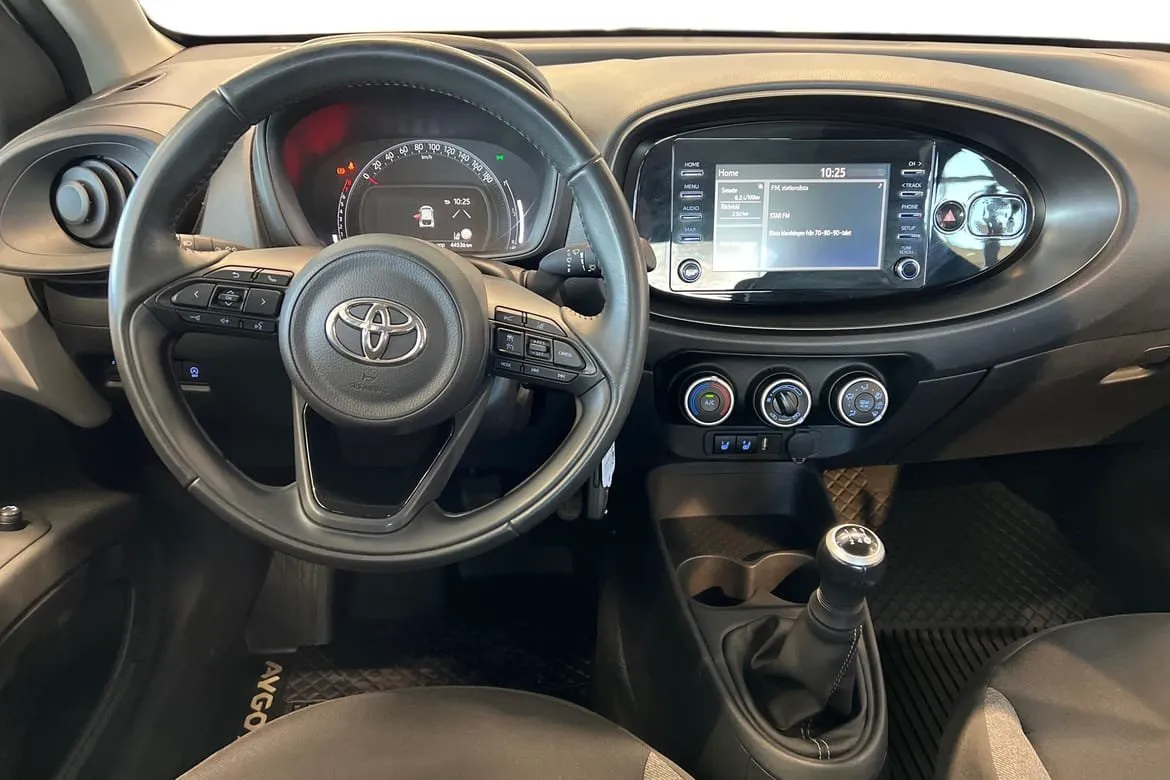 Vehicle image 8
