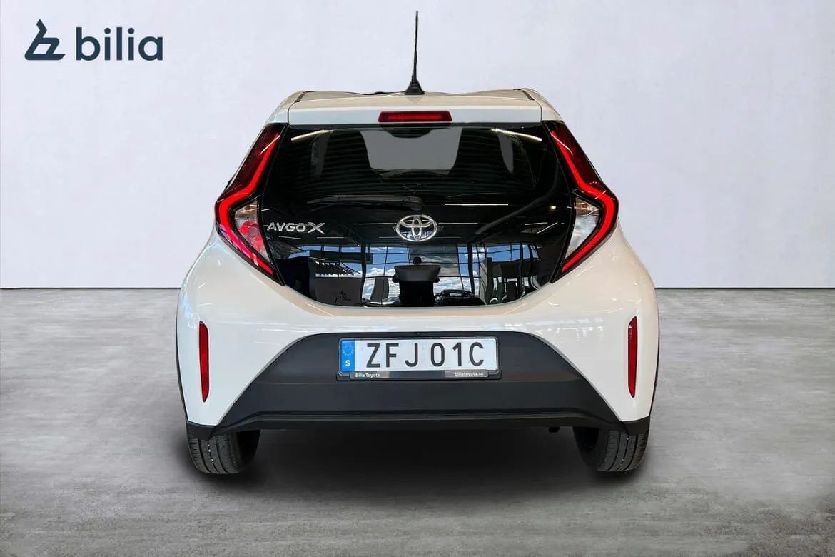 Vehicle image 4