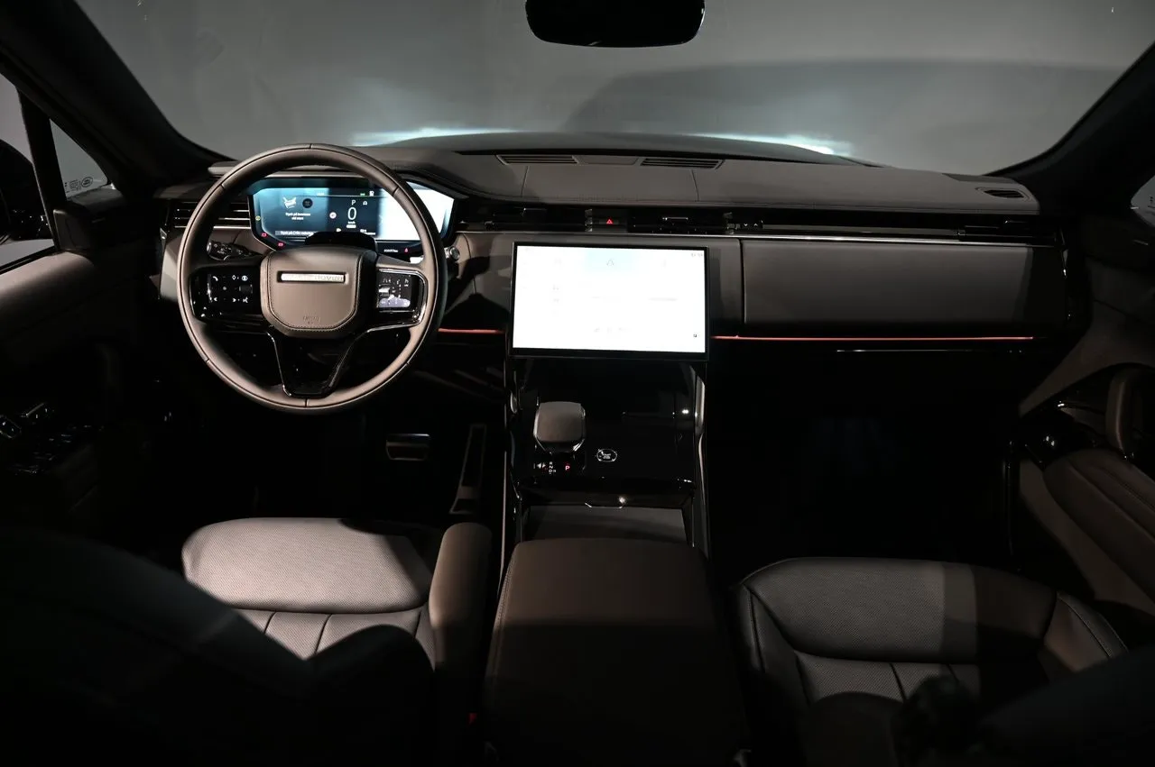 Vehicle image 13
