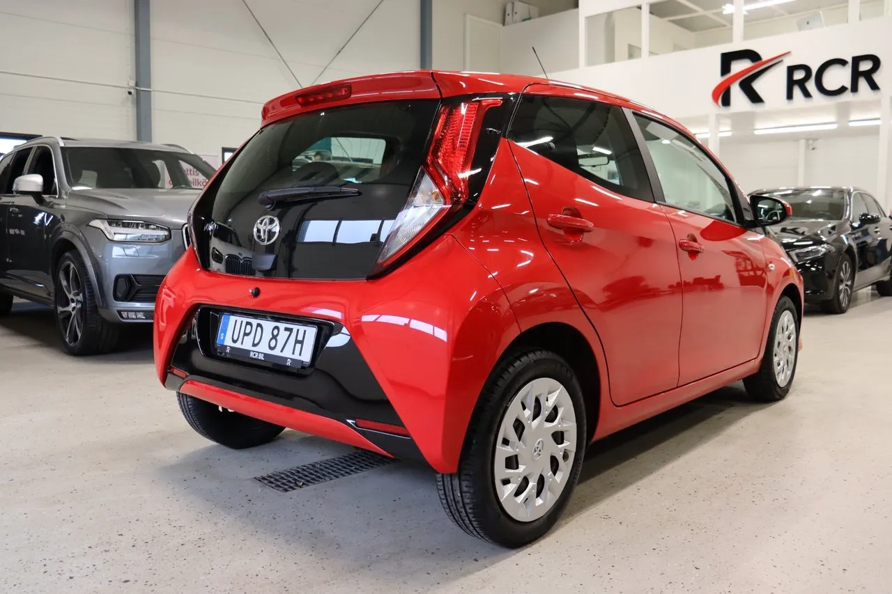 Vehicle image 4