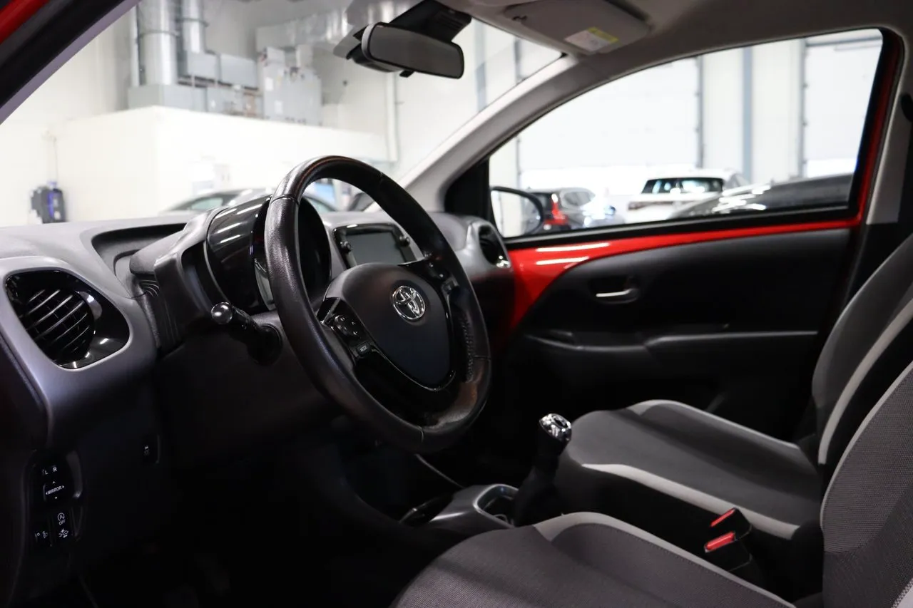 Vehicle image 6