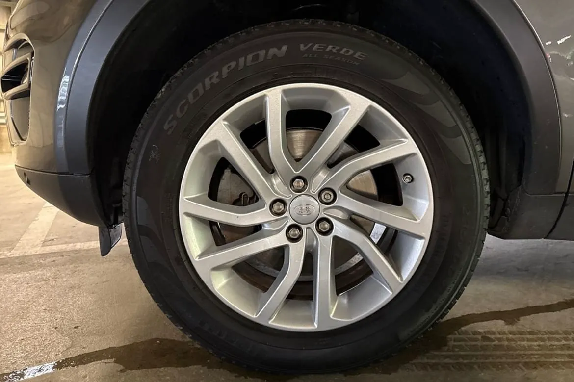 Vehicle image 14