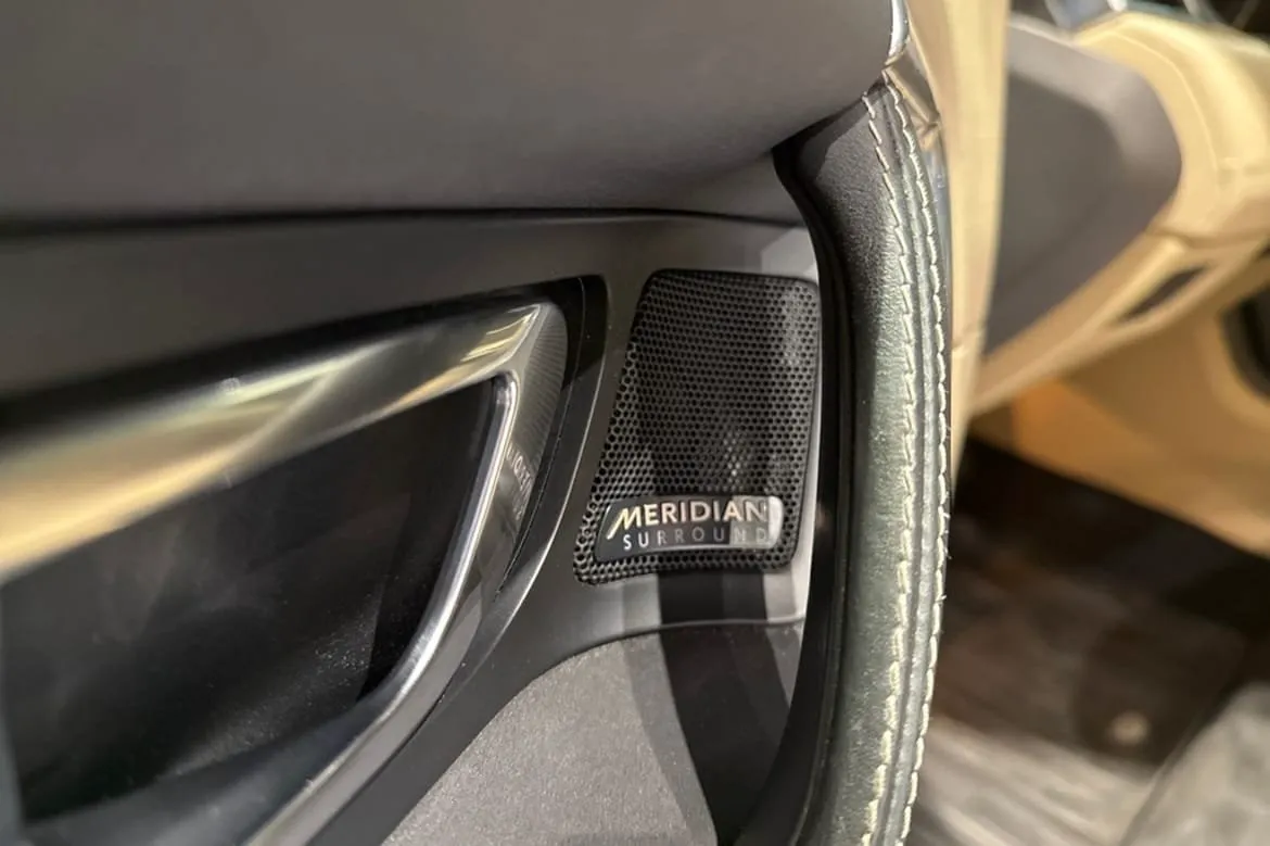 Vehicle image 18