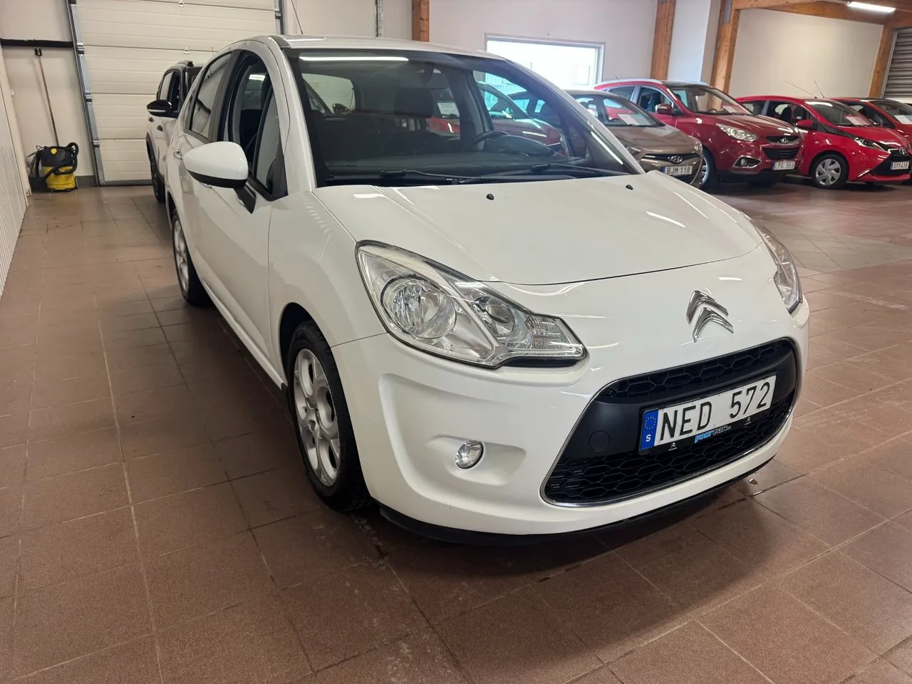 Vehicle image 8