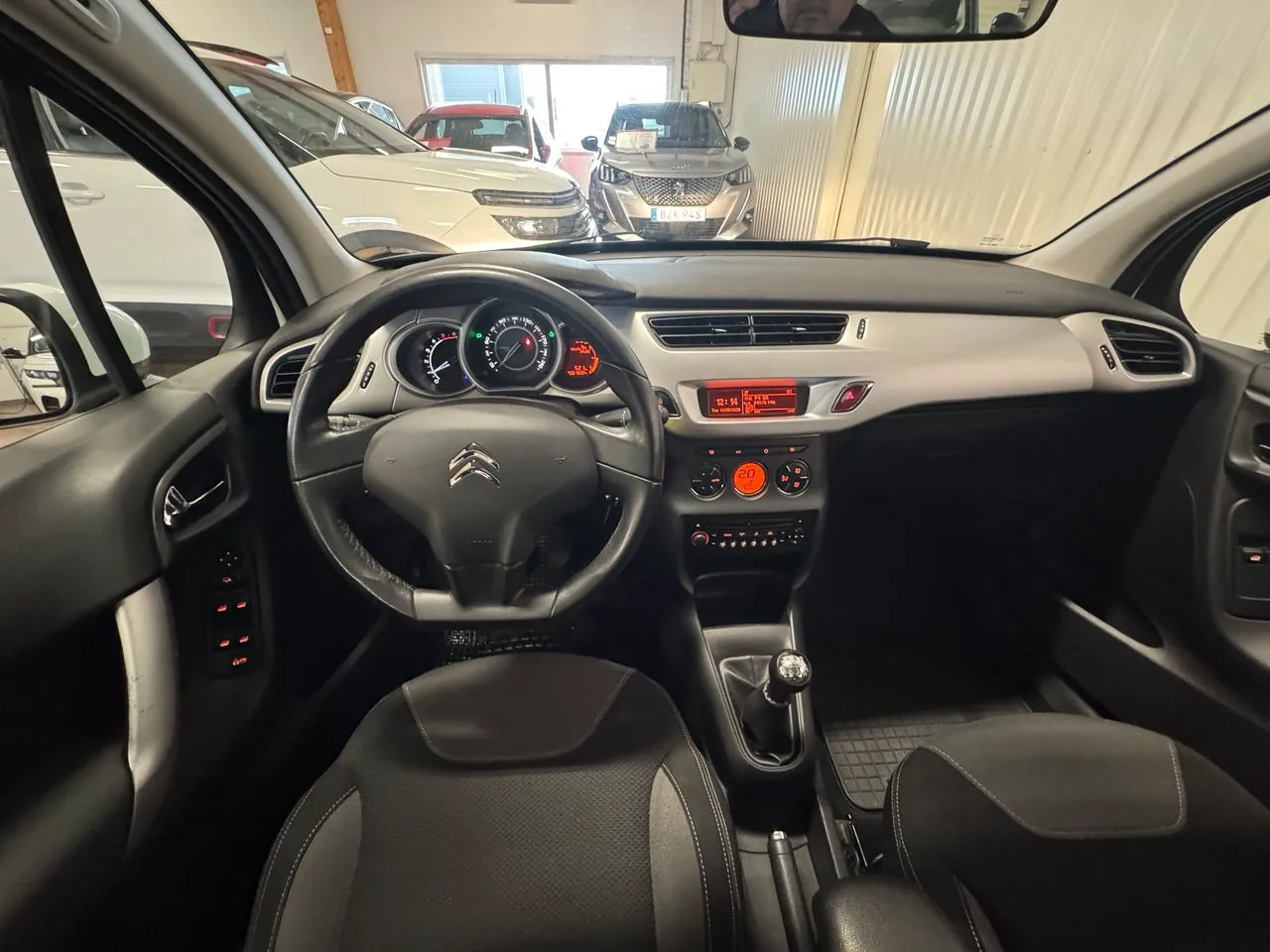 Vehicle image 6