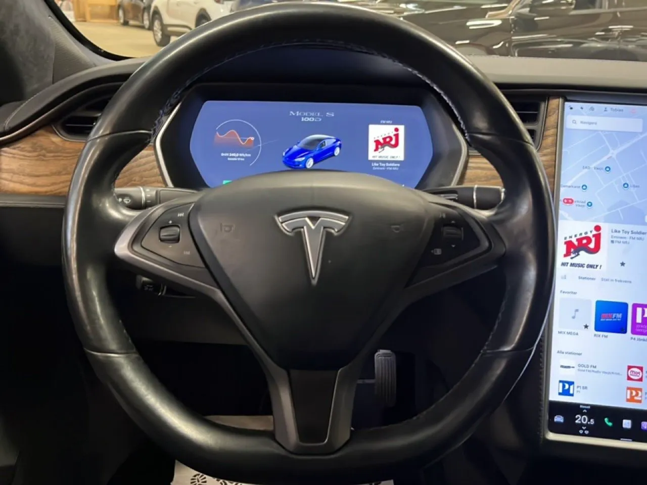 Vehicle image 12