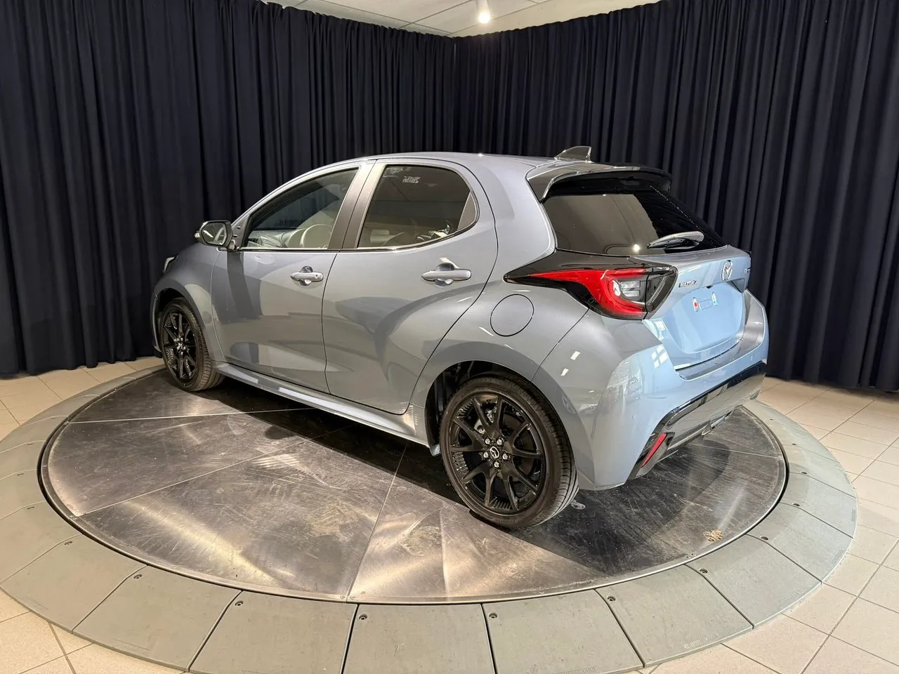 Vehicle image 3