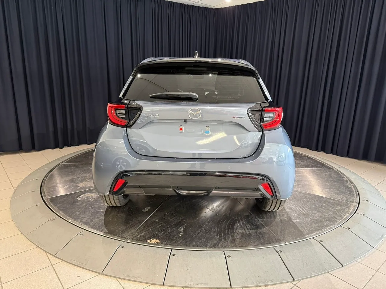 Vehicle image 4