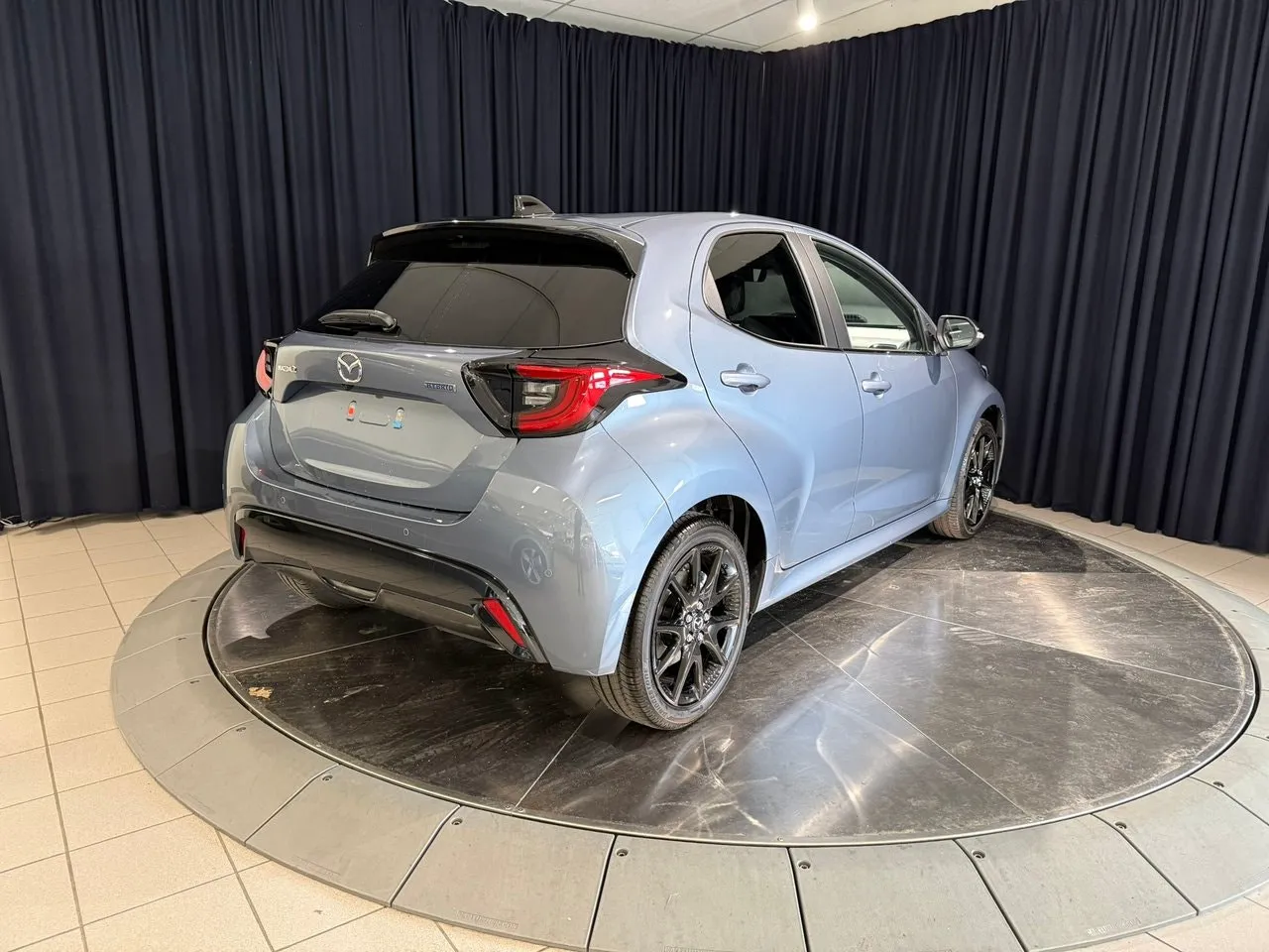 Vehicle image 5