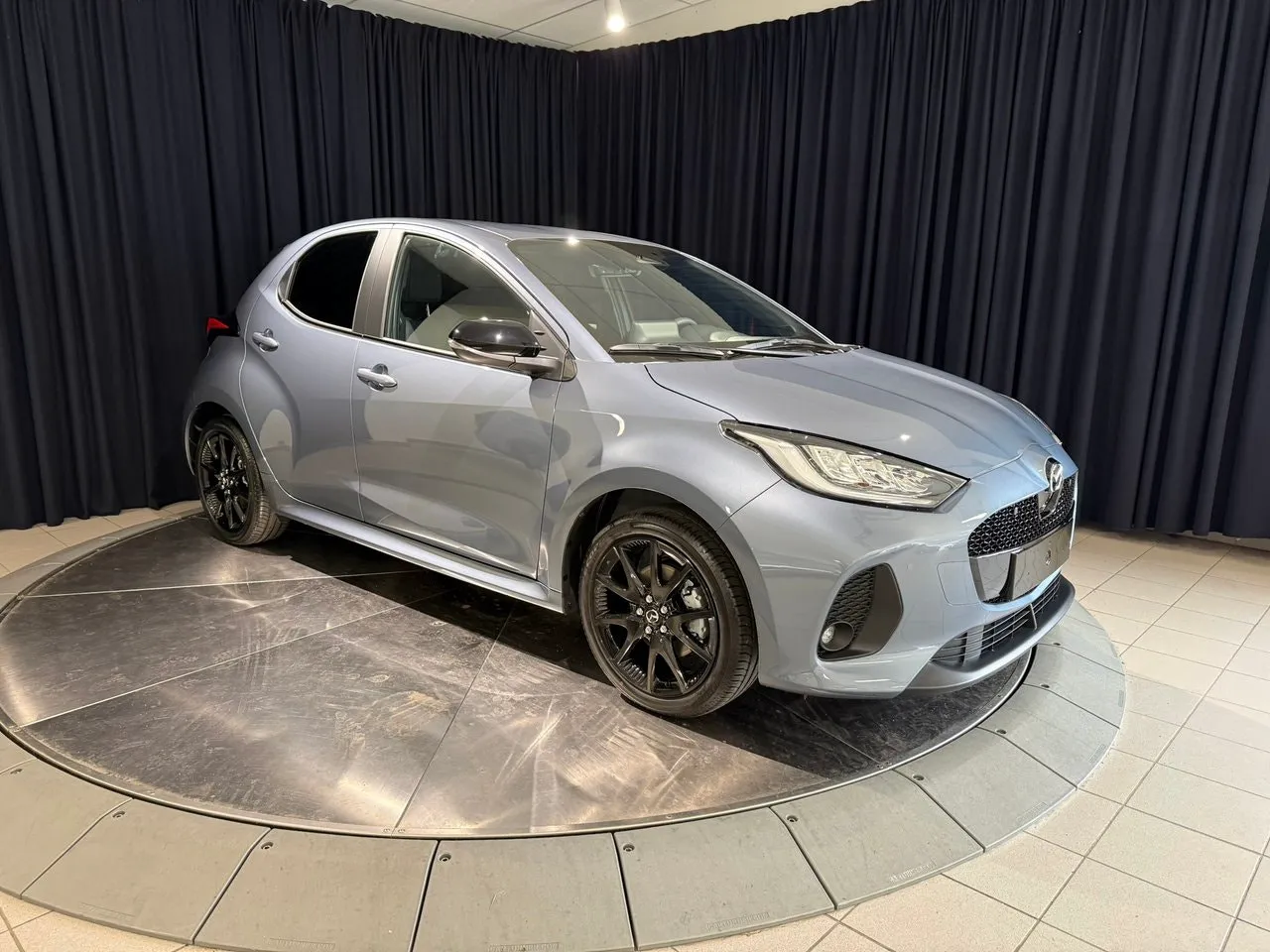 Vehicle image 7