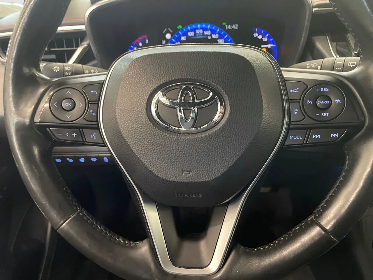 Vehicle image 12