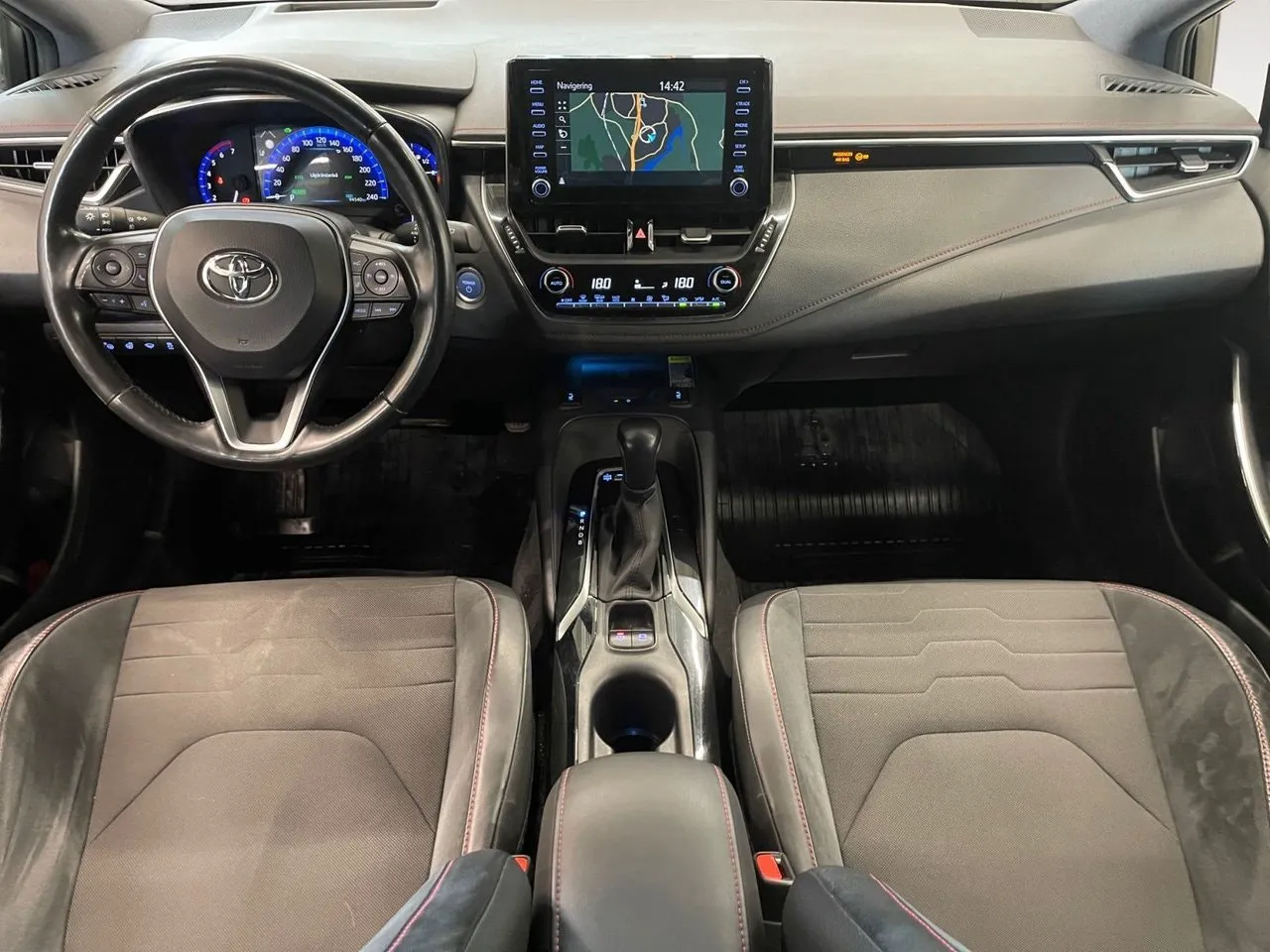 Vehicle image 10