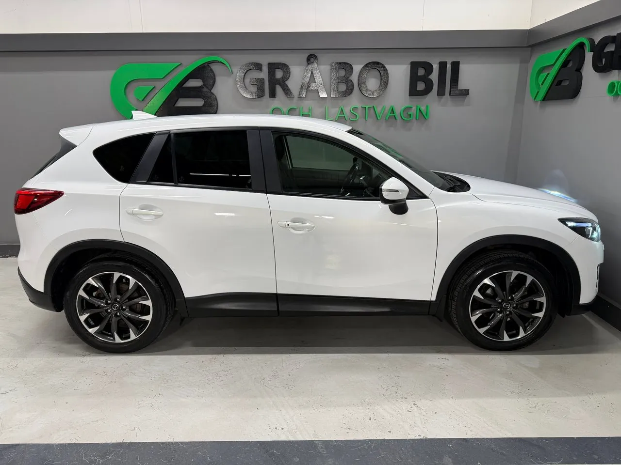 Vehicle image 5