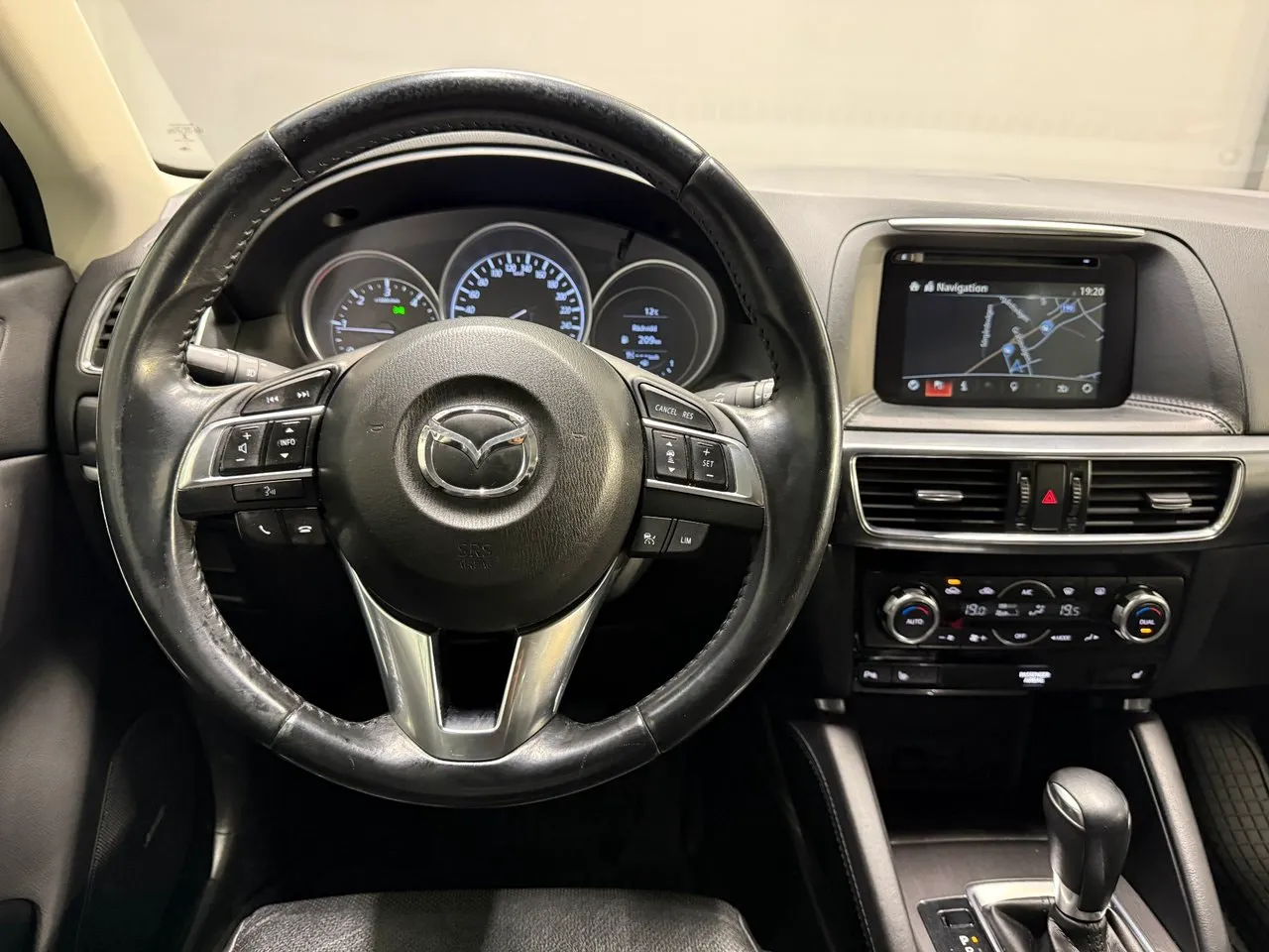 Vehicle image 15