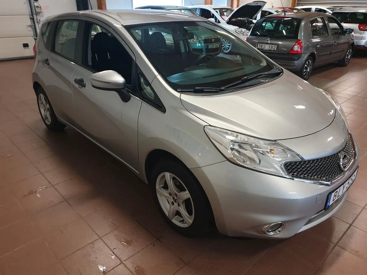 Vehicle image 4