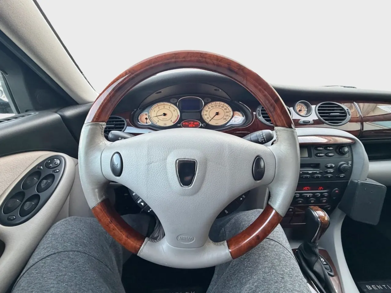 Vehicle image 22
