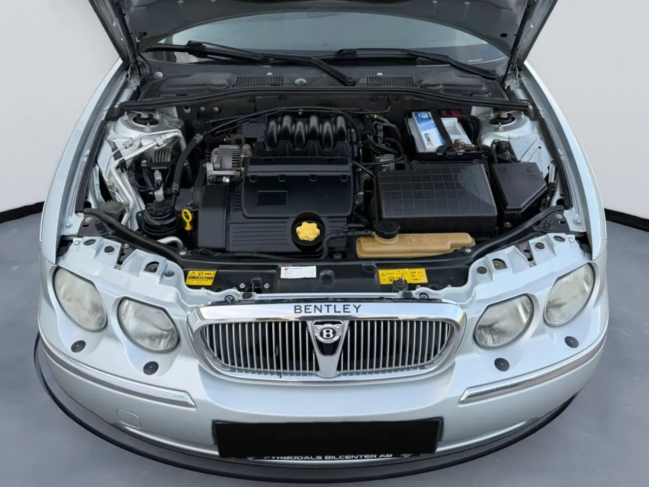 Vehicle image 15
